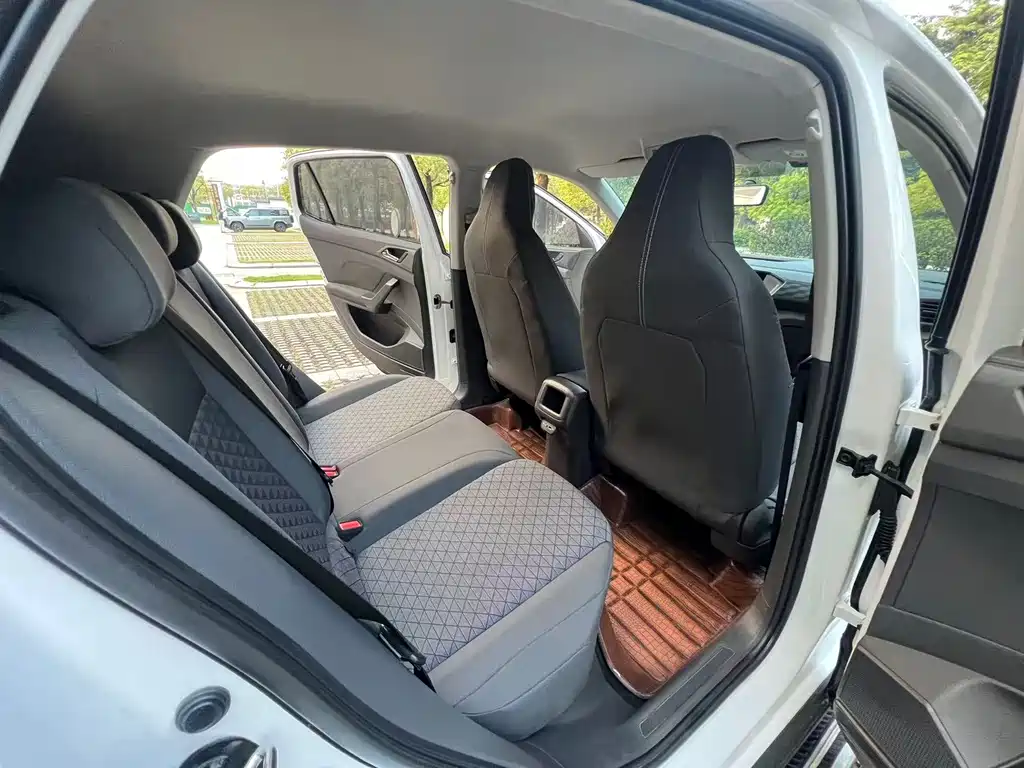 Volkswagen T-Cross — фото 10