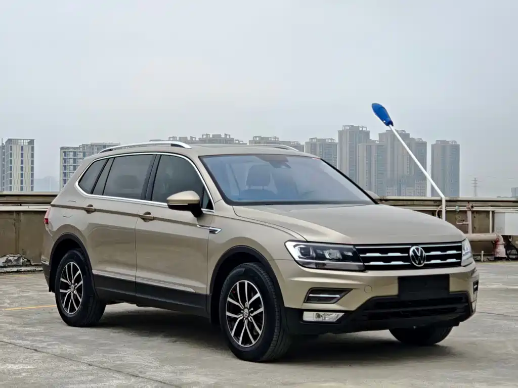 Volkswagen Tiguan L — фото 3