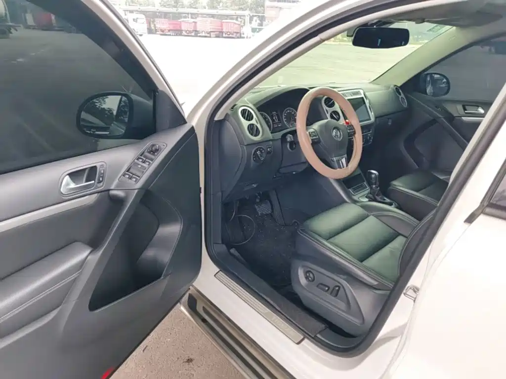 Volkswagen Tiguan — фото 11