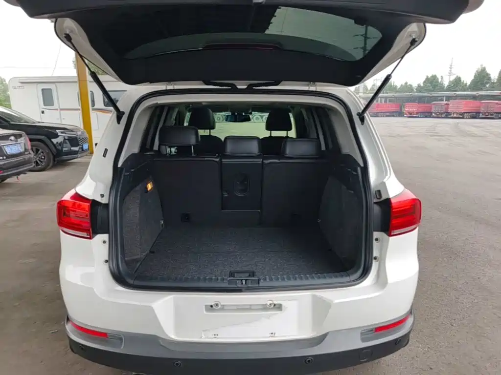 Volkswagen Tiguan — фото 14