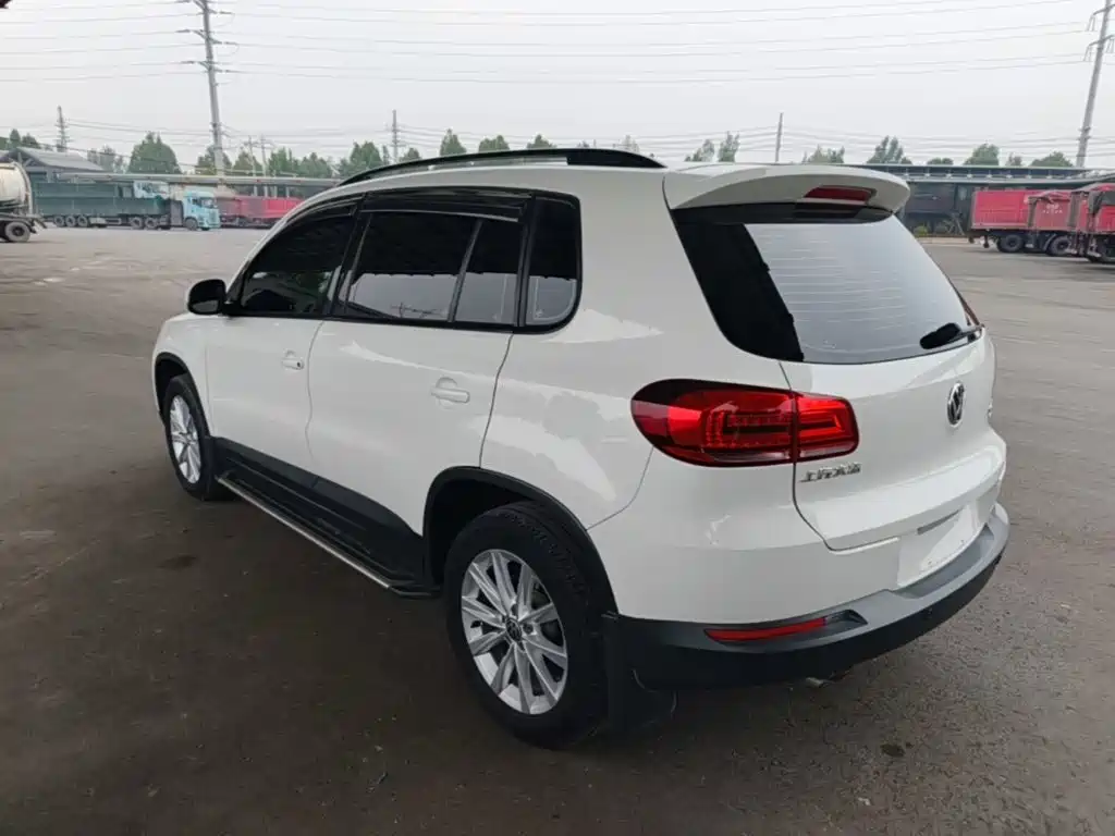 Volkswagen Tiguan — фото 22