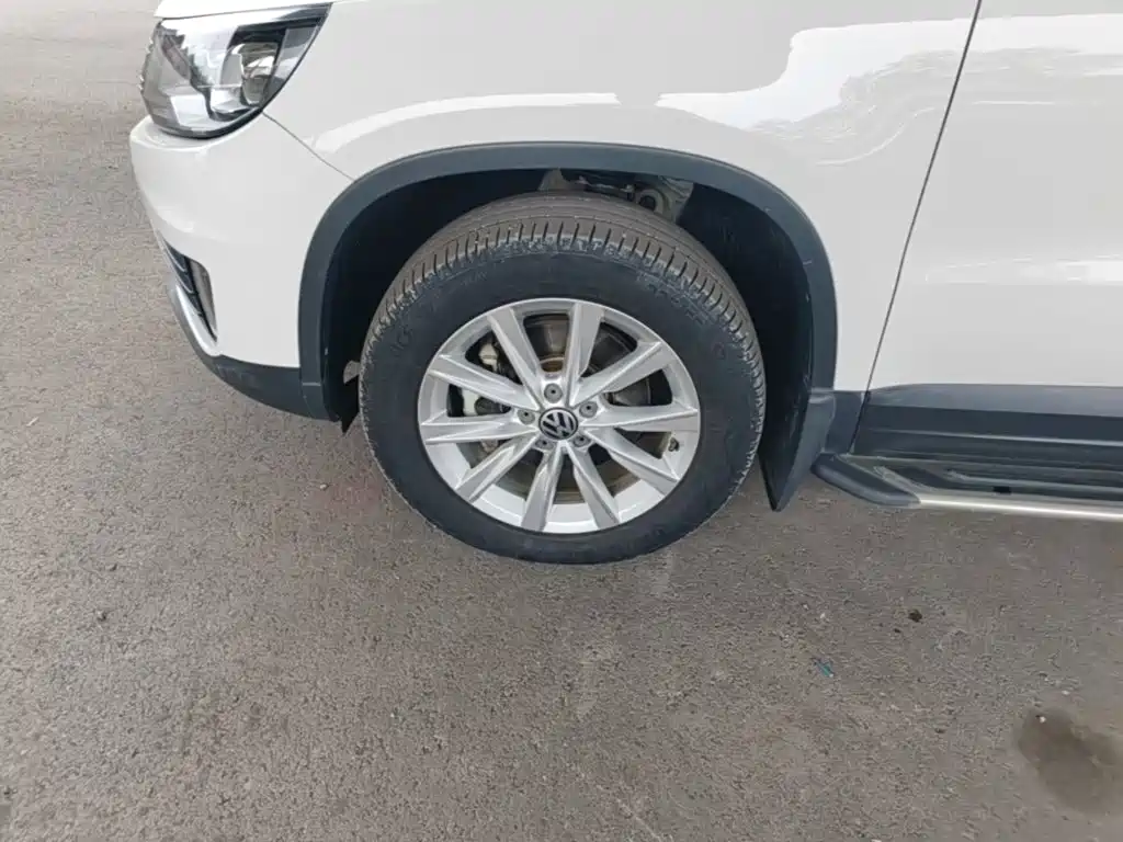 Volkswagen Tiguan — фото 24