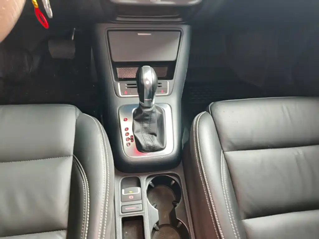 Volkswagen Tiguan — фото 9