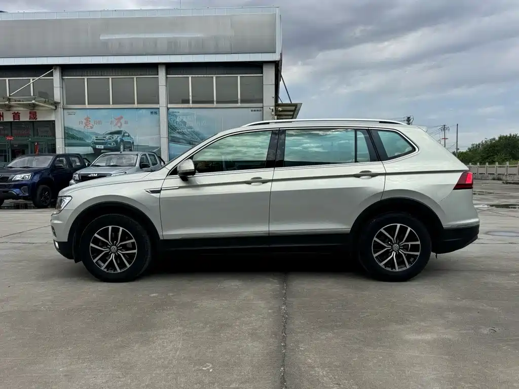 Volkswagen Tiguan L — фото 4