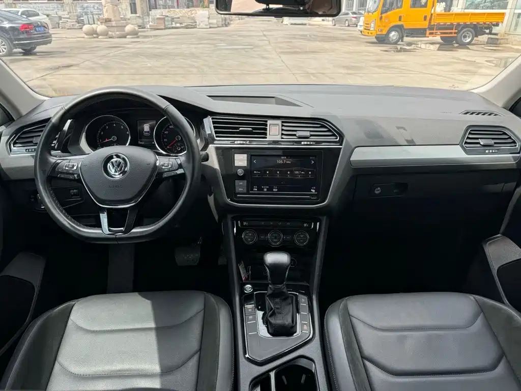 Volkswagen Tiguan L — фото 8