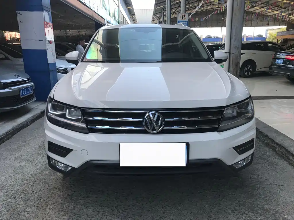 Volkswagen Tiguan L — фото 2
