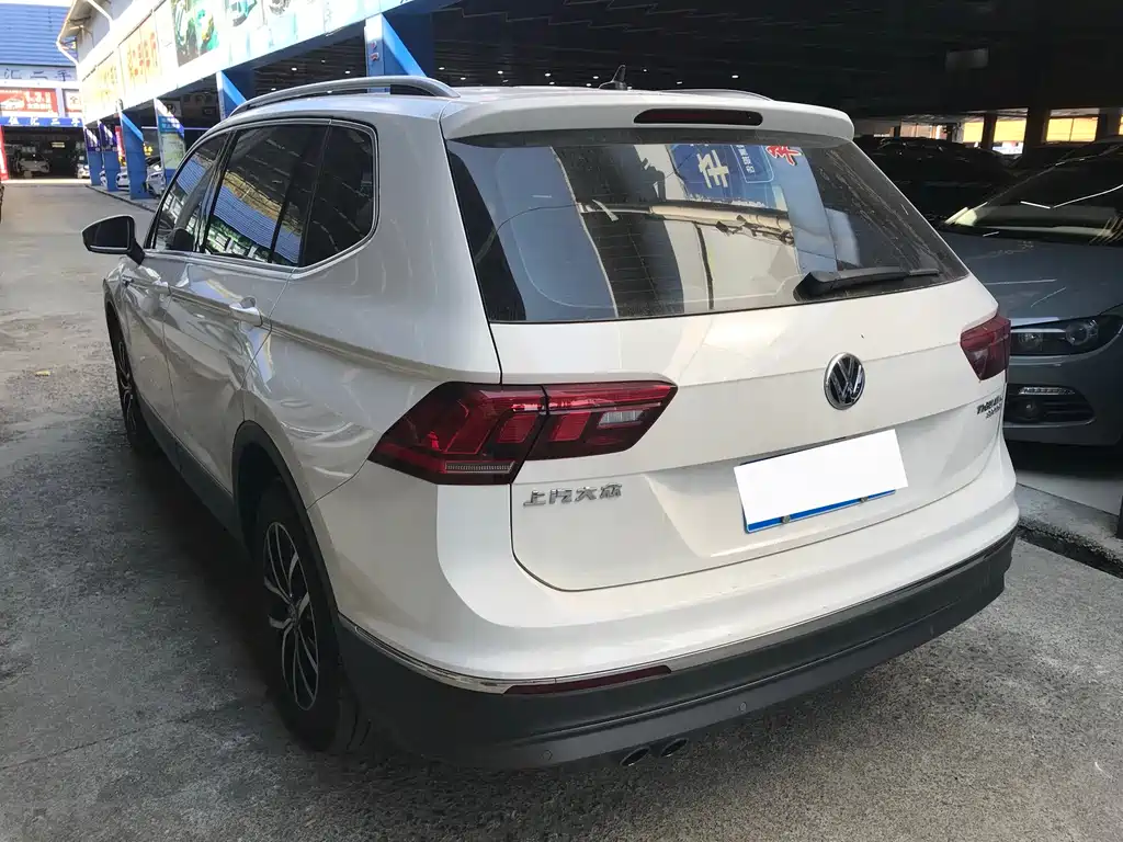 Volkswagen Tiguan L — фото 4