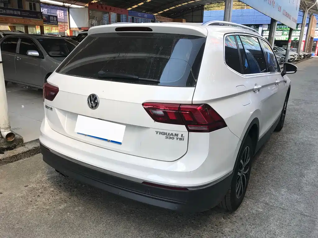 Volkswagen Tiguan L — фото 5
