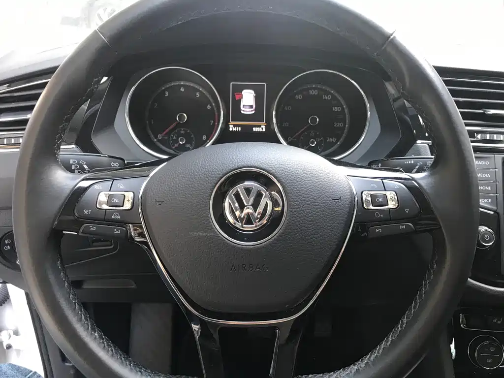 Volkswagen Tiguan L — фото 10