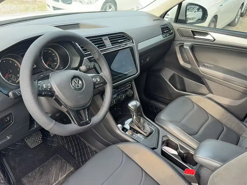 Volkswagen Tiguan L — фото 2