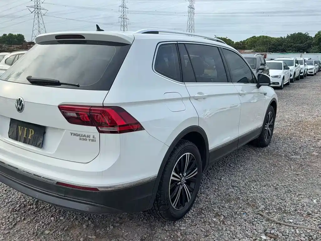 Volkswagen Tiguan L — фото 8