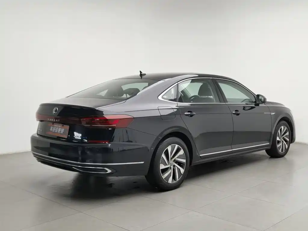 Volkswagen Passat PHEV — фото 2