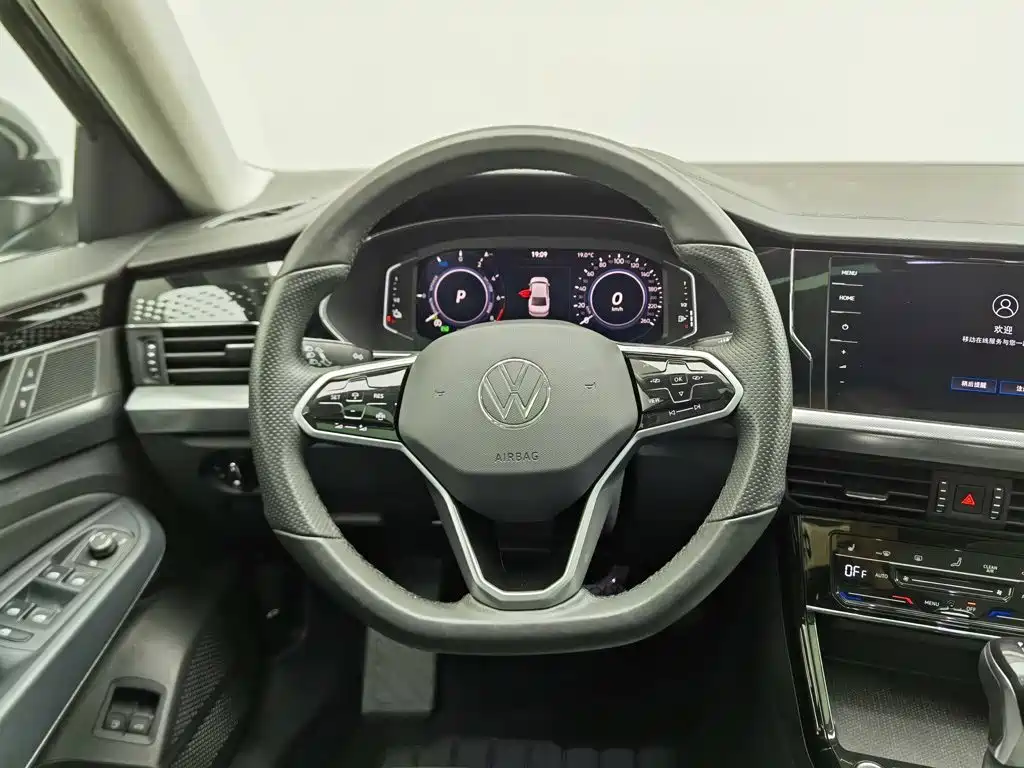Volkswagen Passat PHEV — фото 11