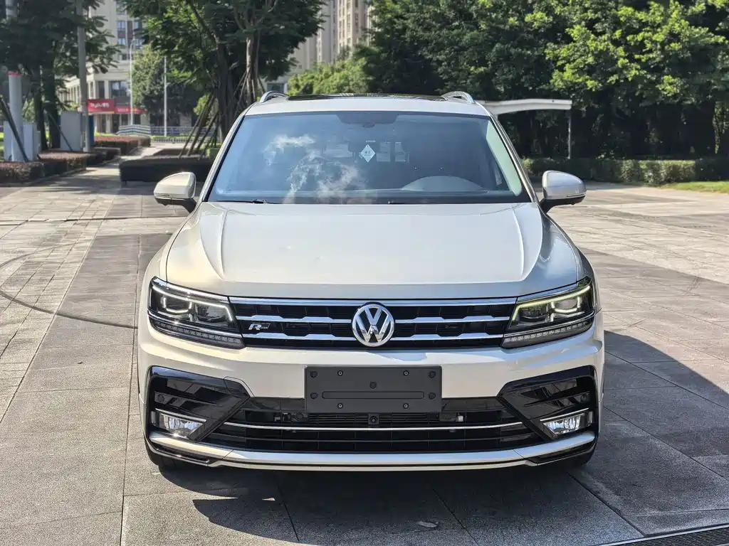 Volkswagen Tiguan L — фото 2
