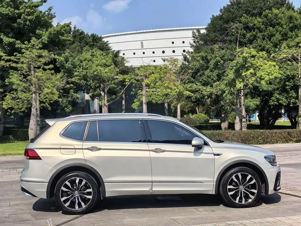 Volkswagen Tiguan L — фото 4