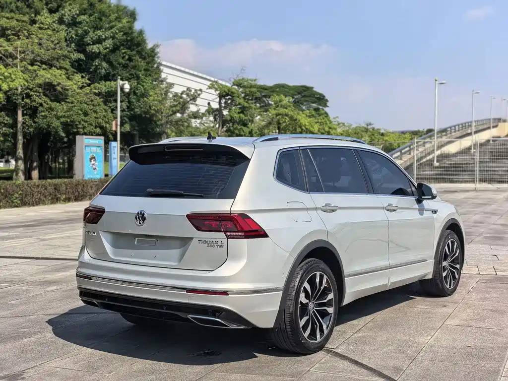Volkswagen Tiguan L — фото 5