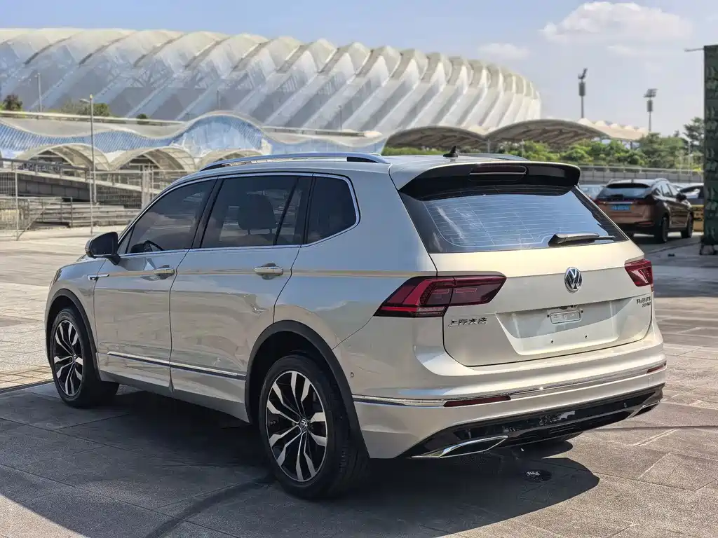 Volkswagen Tiguan L — фото 7
