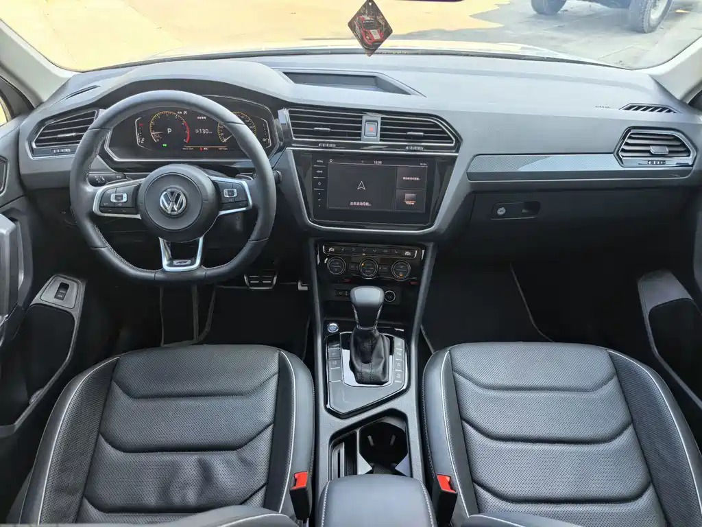Volkswagen Tiguan L — фото 10