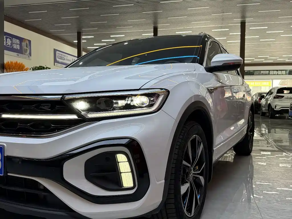 Volkswagen T-Roc — фото 14