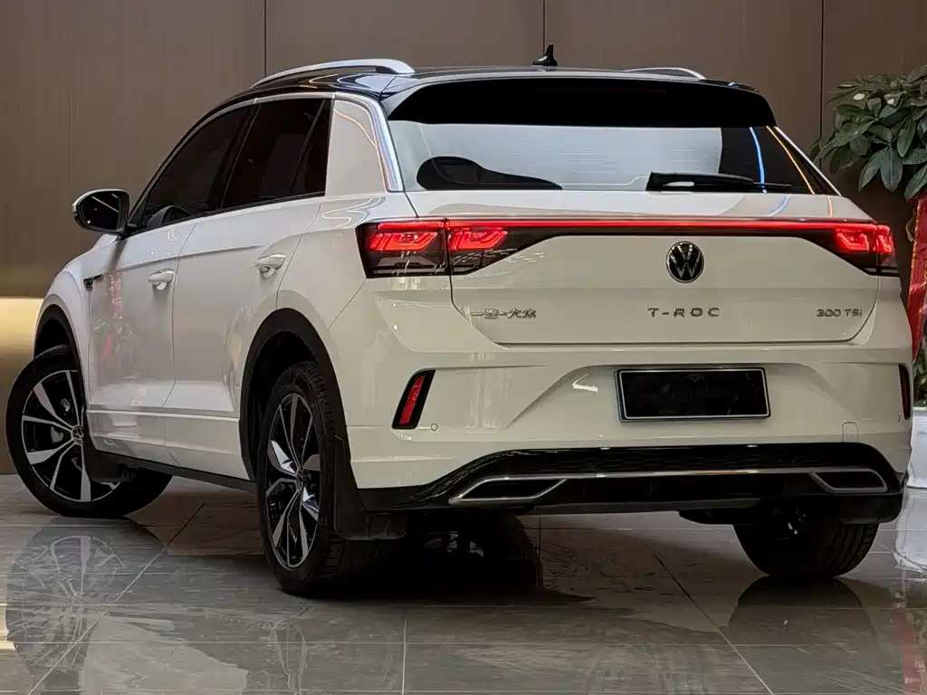 Volkswagen T-Roc — фото 9