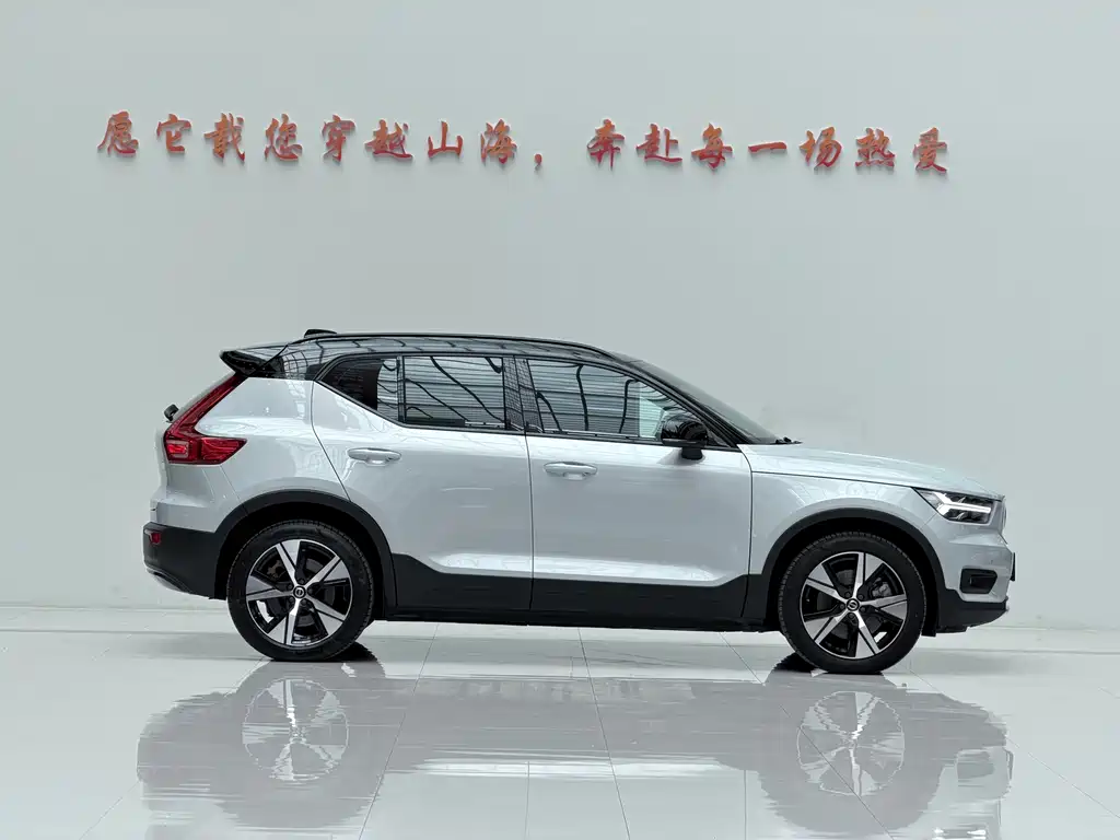 Volvo XC40 NEV — фото 4