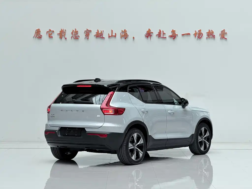 Volvo XC40 NEV — фото 5