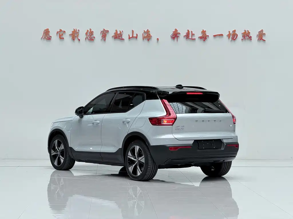 Volvo XC40 NEV — фото 7