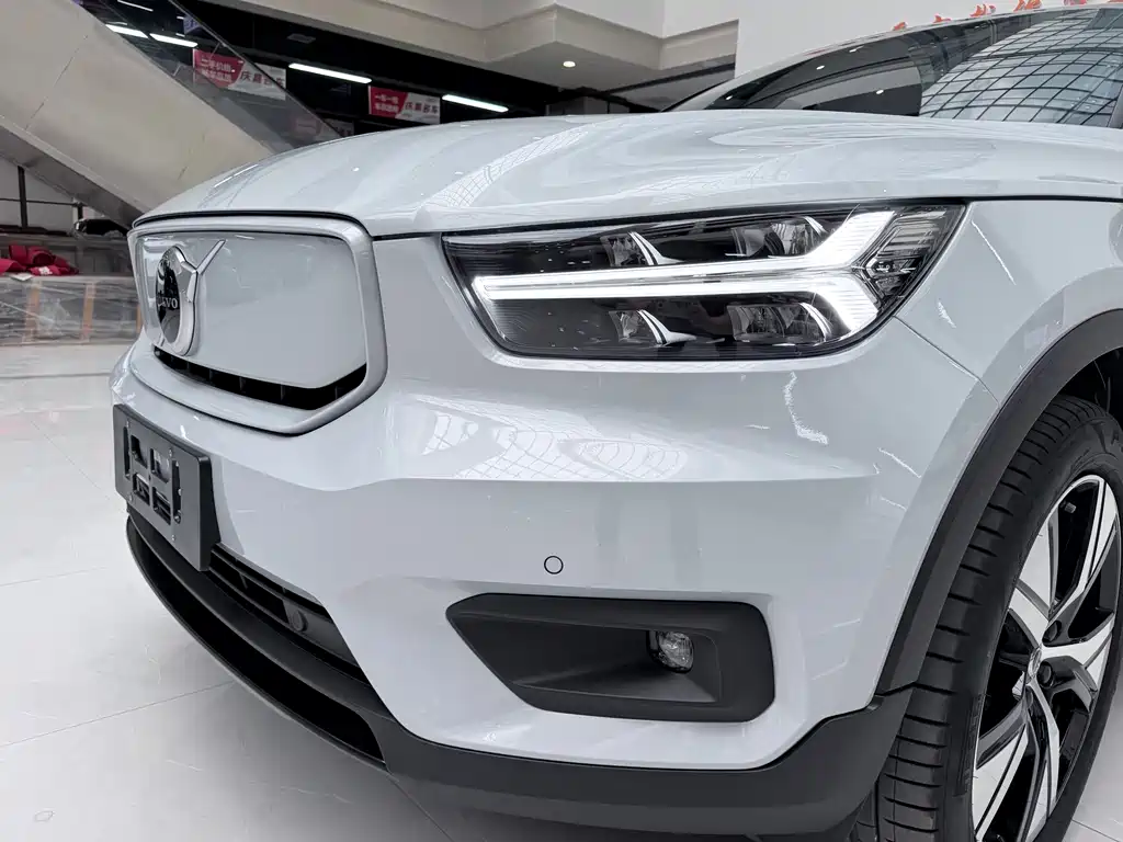 Volvo XC40 NEV — фото 8