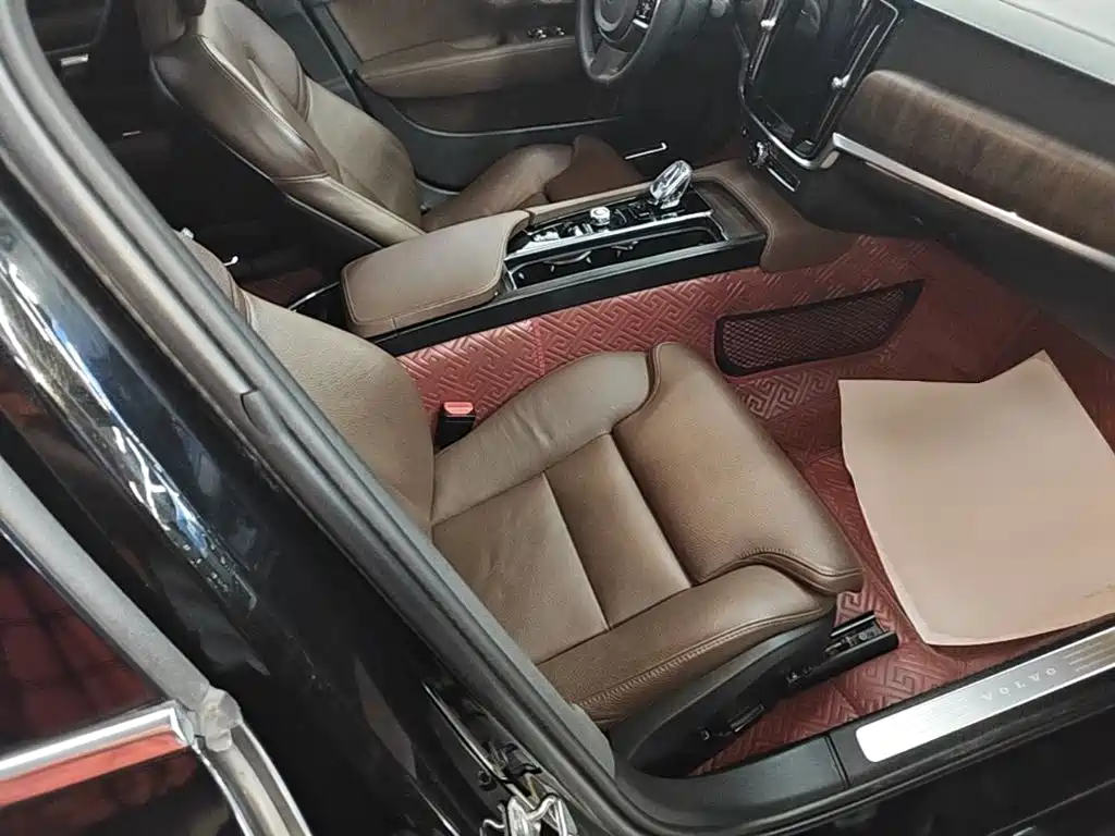 Volvo S90 — фото 24