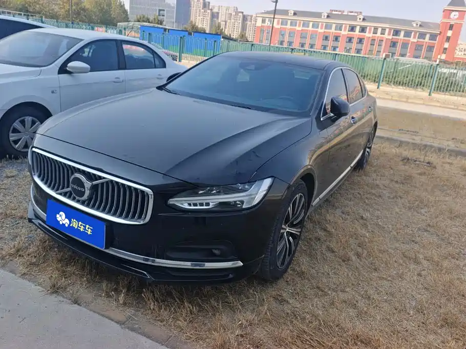 Volvo S90 — фото 1