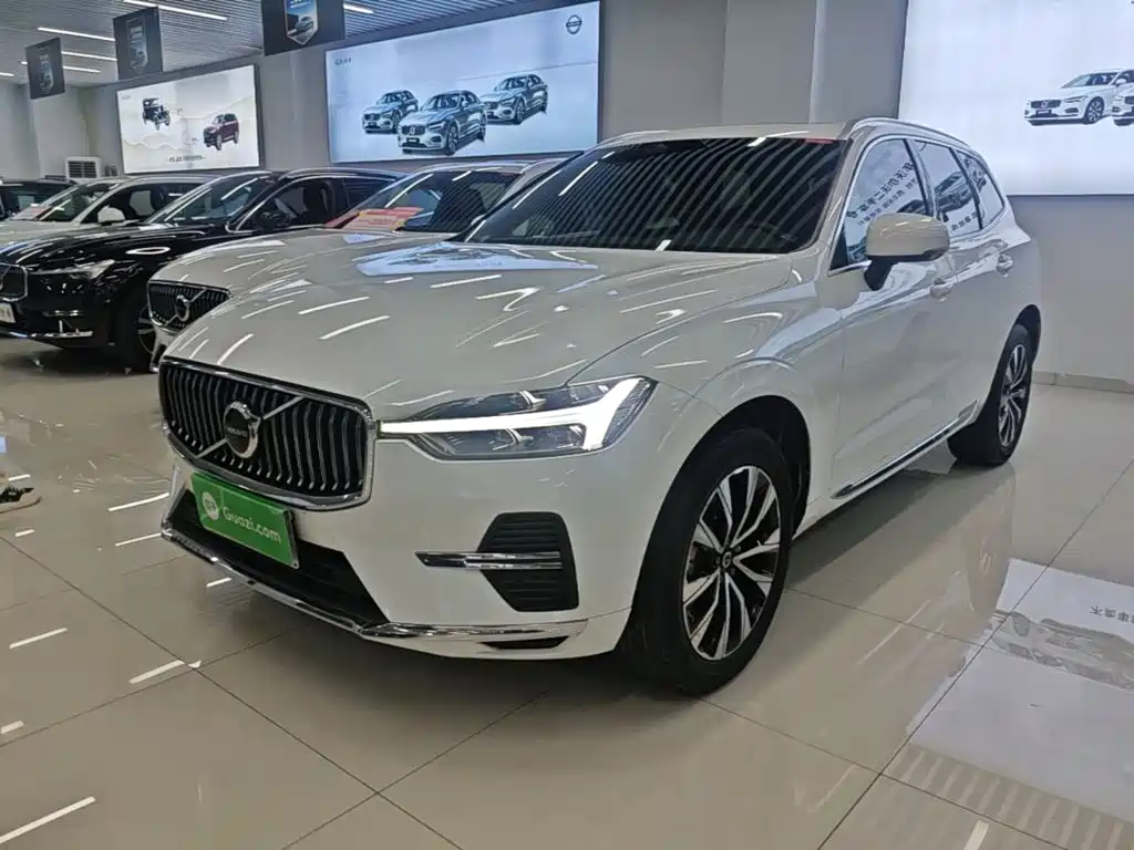 Volvo XC60 — фото 1