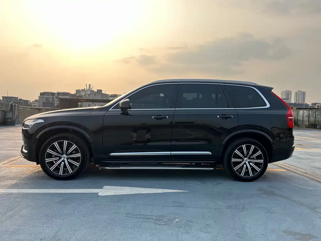 Volvo XC90 — фото 8
