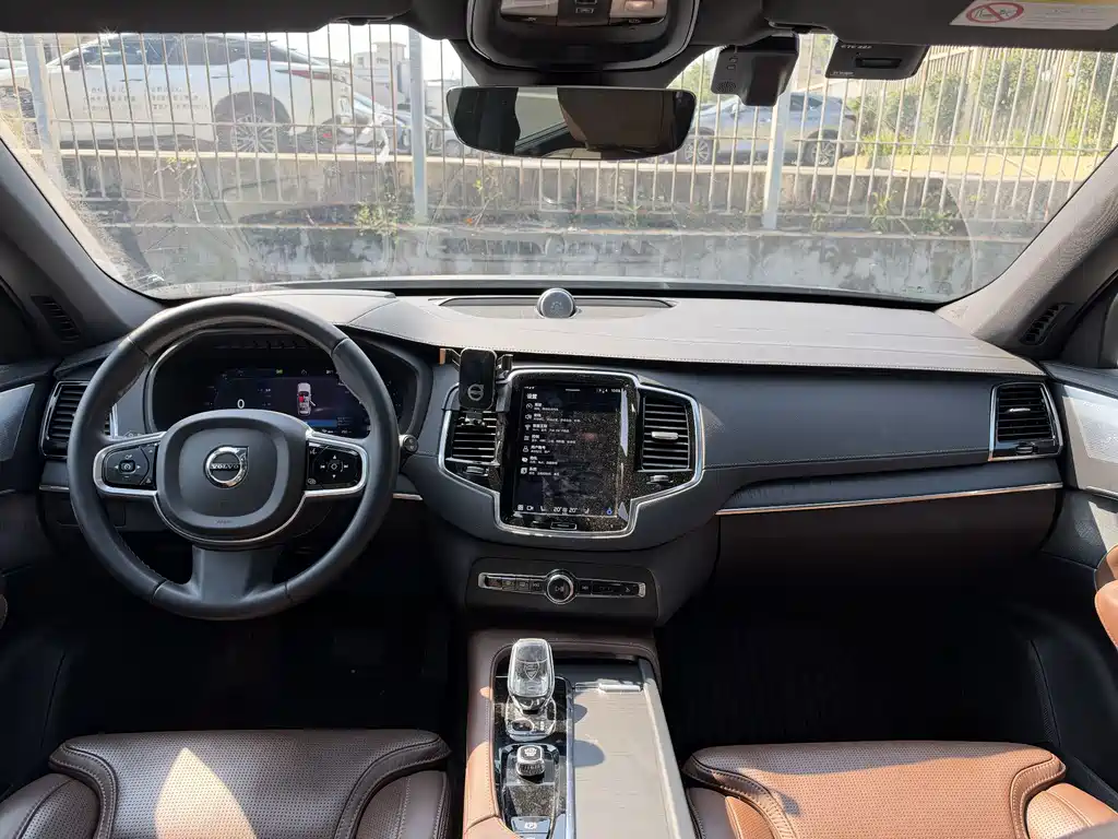 Volvo XC90 — фото 11