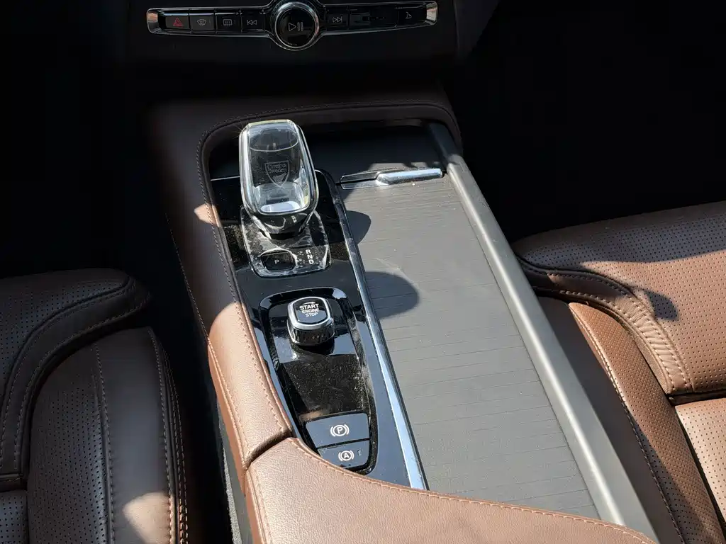 Volvo XC90 — фото 10