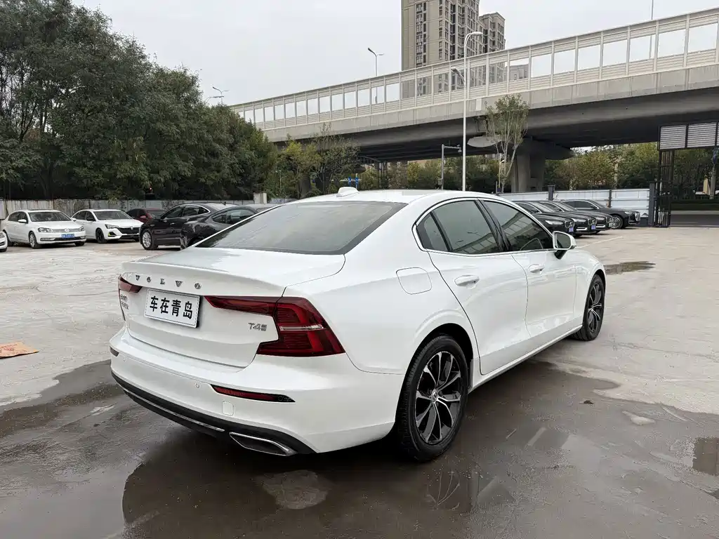 Volvo S60 — фото 10