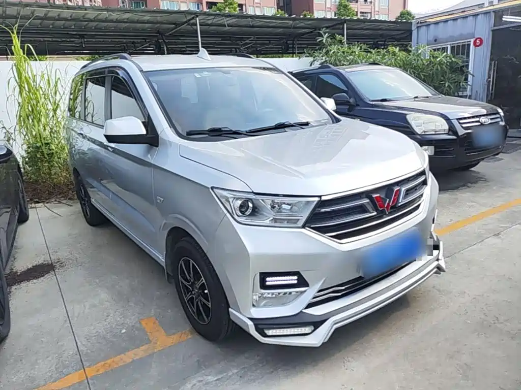 Wuling Hongguang — фото 3