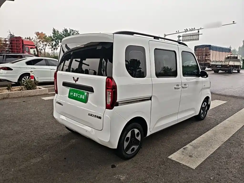 Wuling Zhiguang EV — фото 6