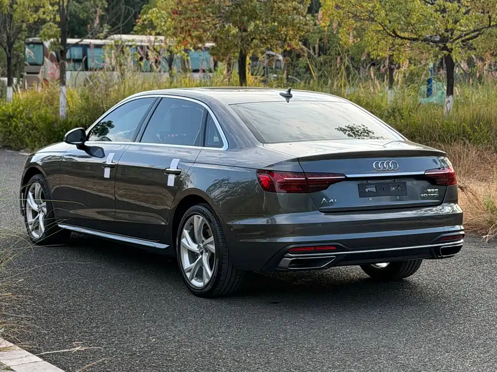 Audi A4L — фото 26