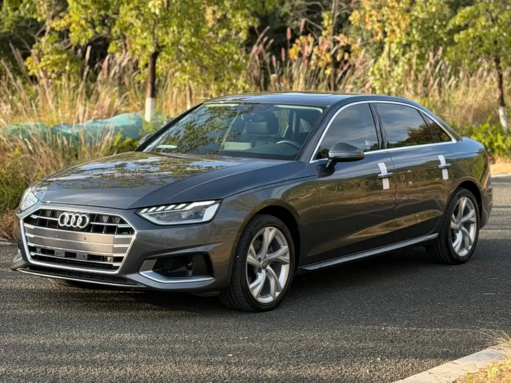 Audi A4L — фото 1