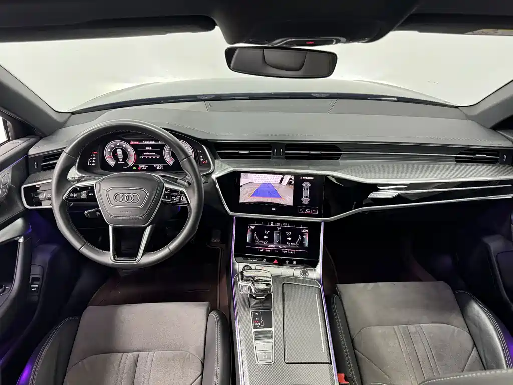 Audi A6L — фото 9