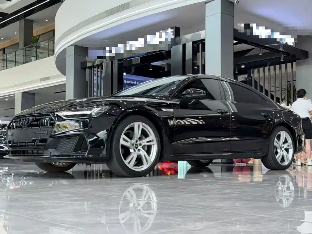 Audi A7L — фото 1