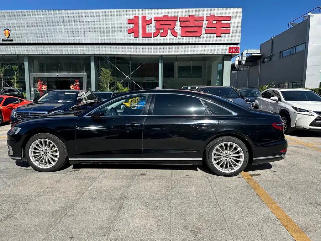Audi A8 — фото 3