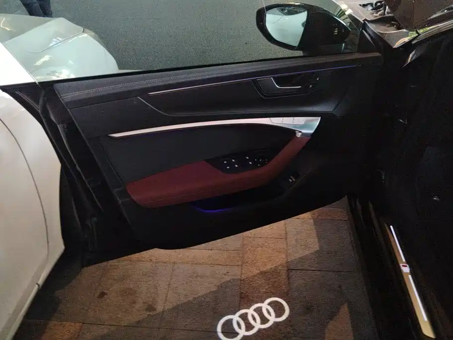 Audi A7L — фото 7