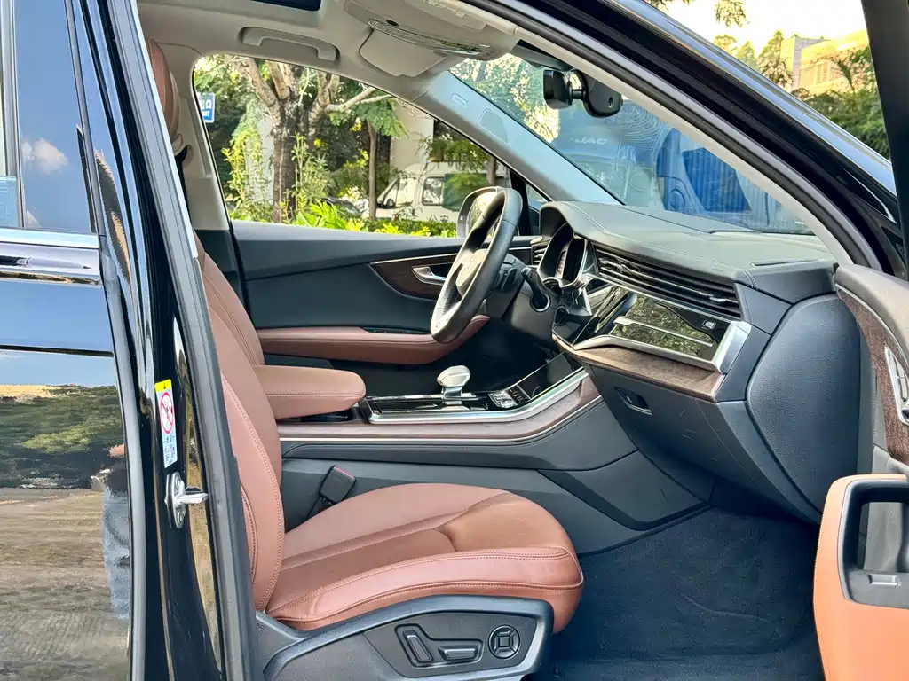 Audi Q7 — фото 10