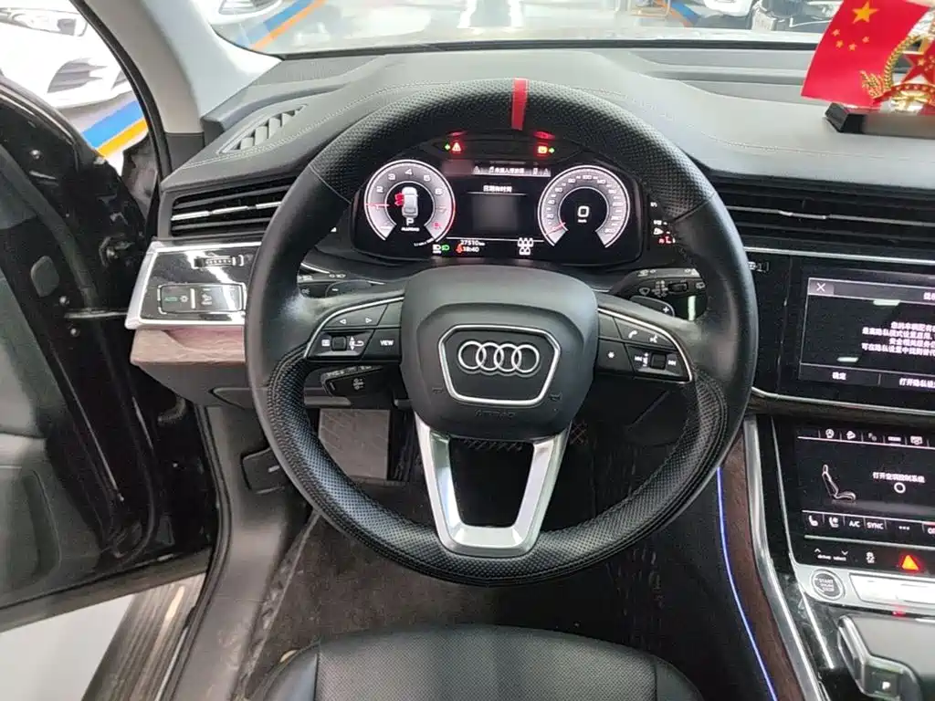 Audi Q7 — фото 10