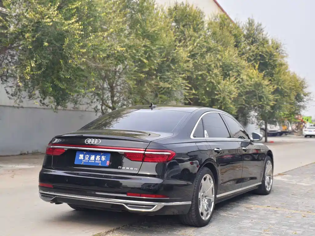 Audi A8 — фото 3