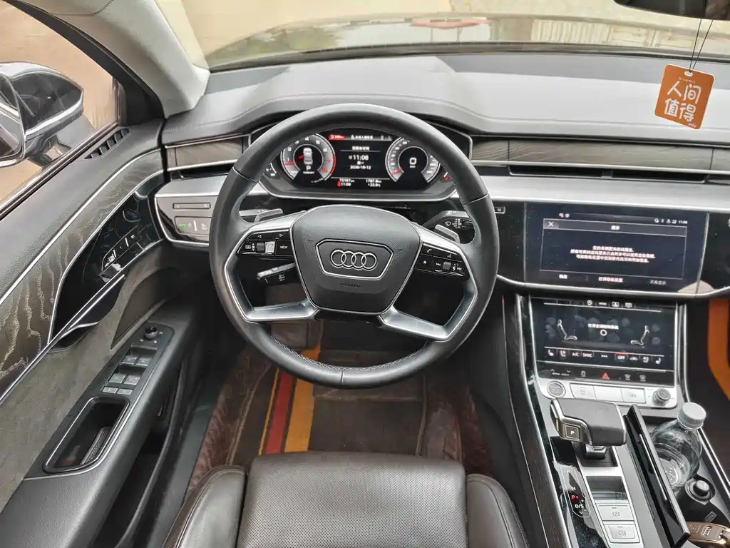 Audi A8 — фото 5