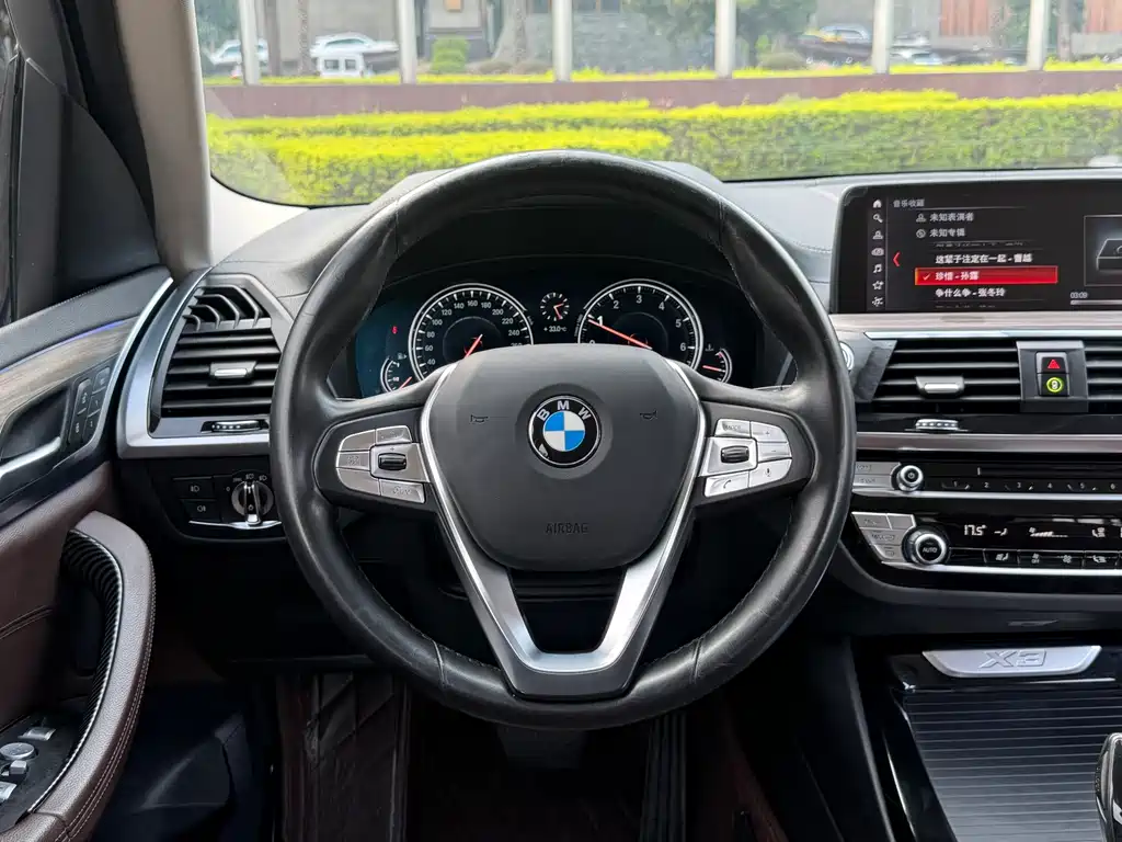 BMW X3 — фото 10