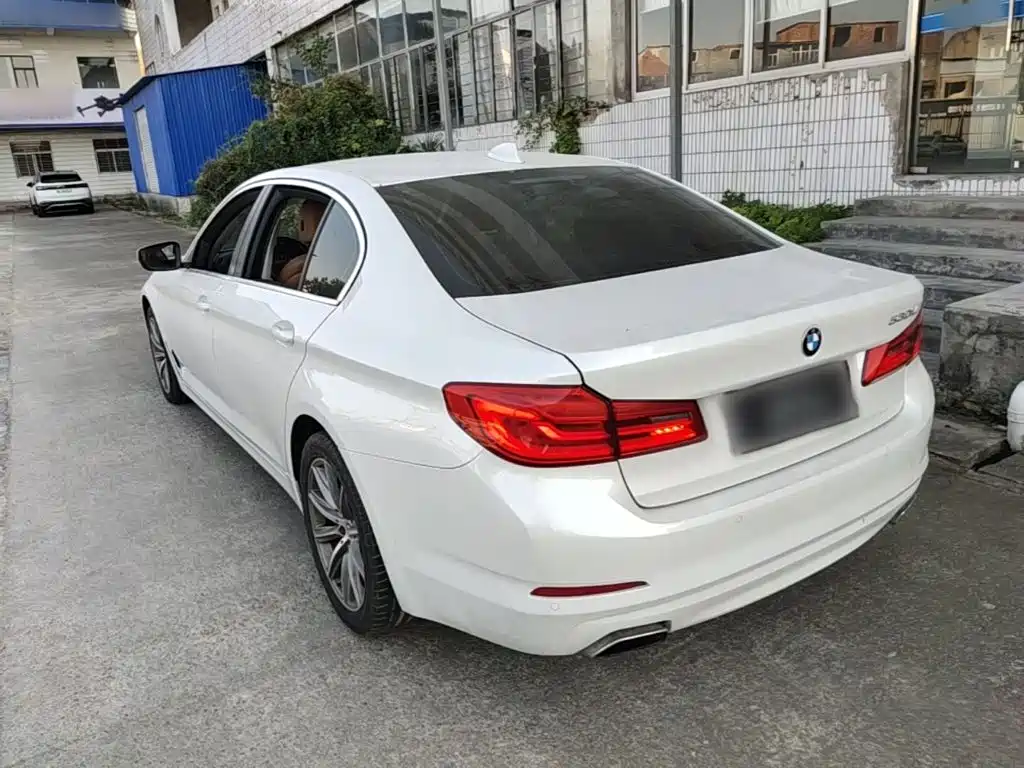 BMW 5 Series — фото 4