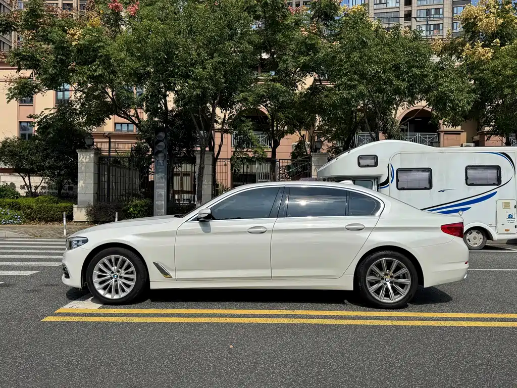 BMW 5 Series — фото 2